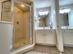 Master Bathroom - 2 Vanities - Stand-up Shower - Garden Tub